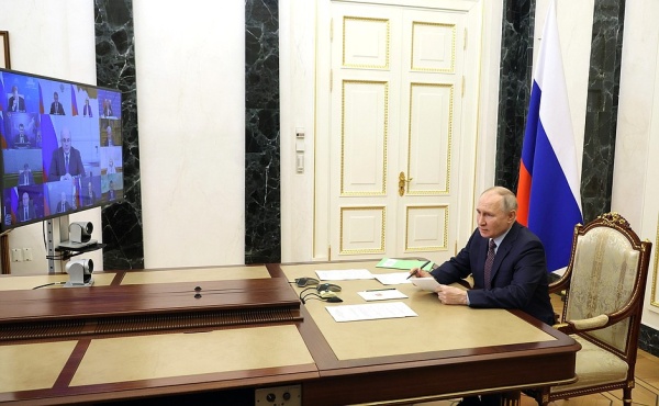 Владимир Путин: Суммарный грузопоток по трем ключевым логистическим коридорам в 2023 году возрастет на 10%